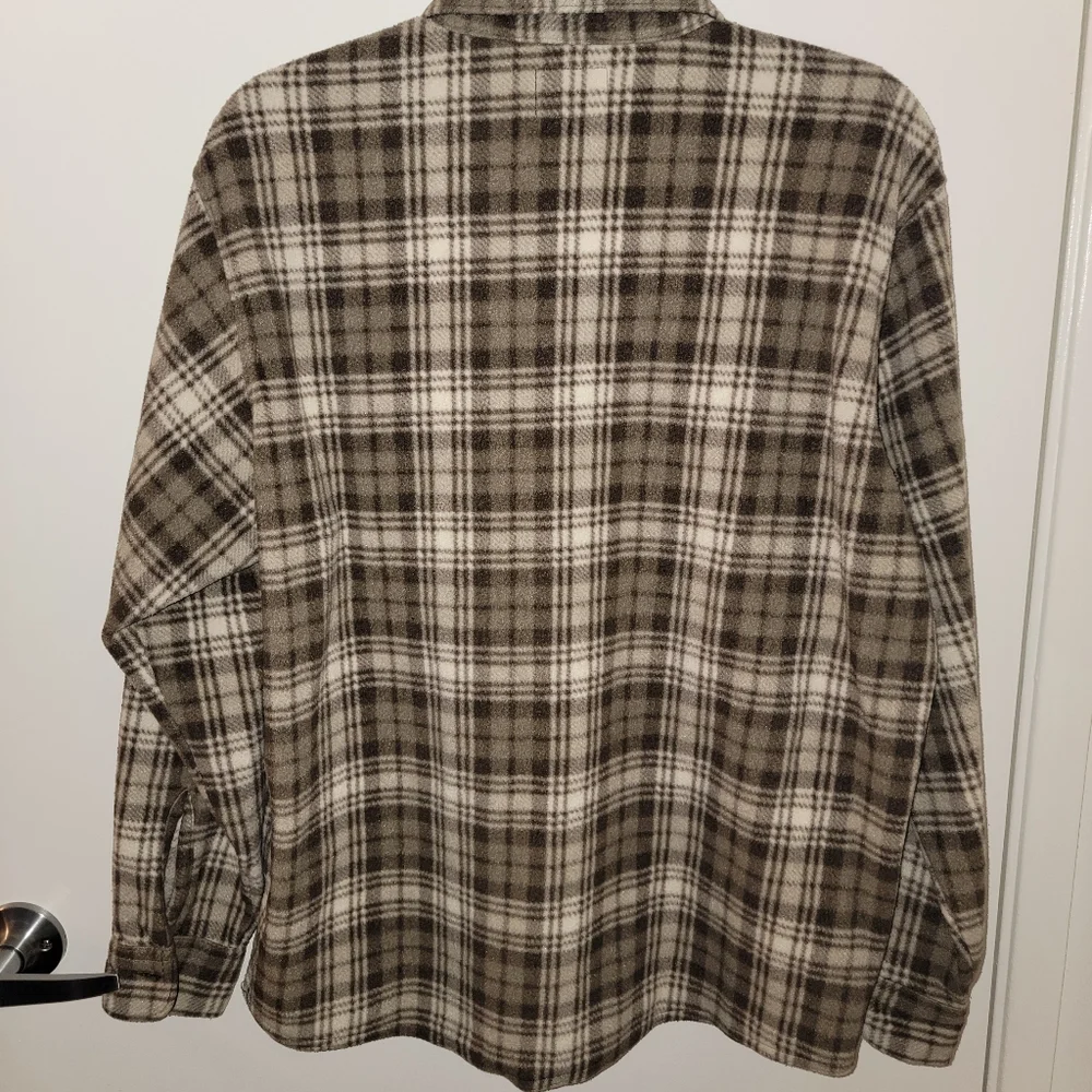 Button up - Picture 2 of 3